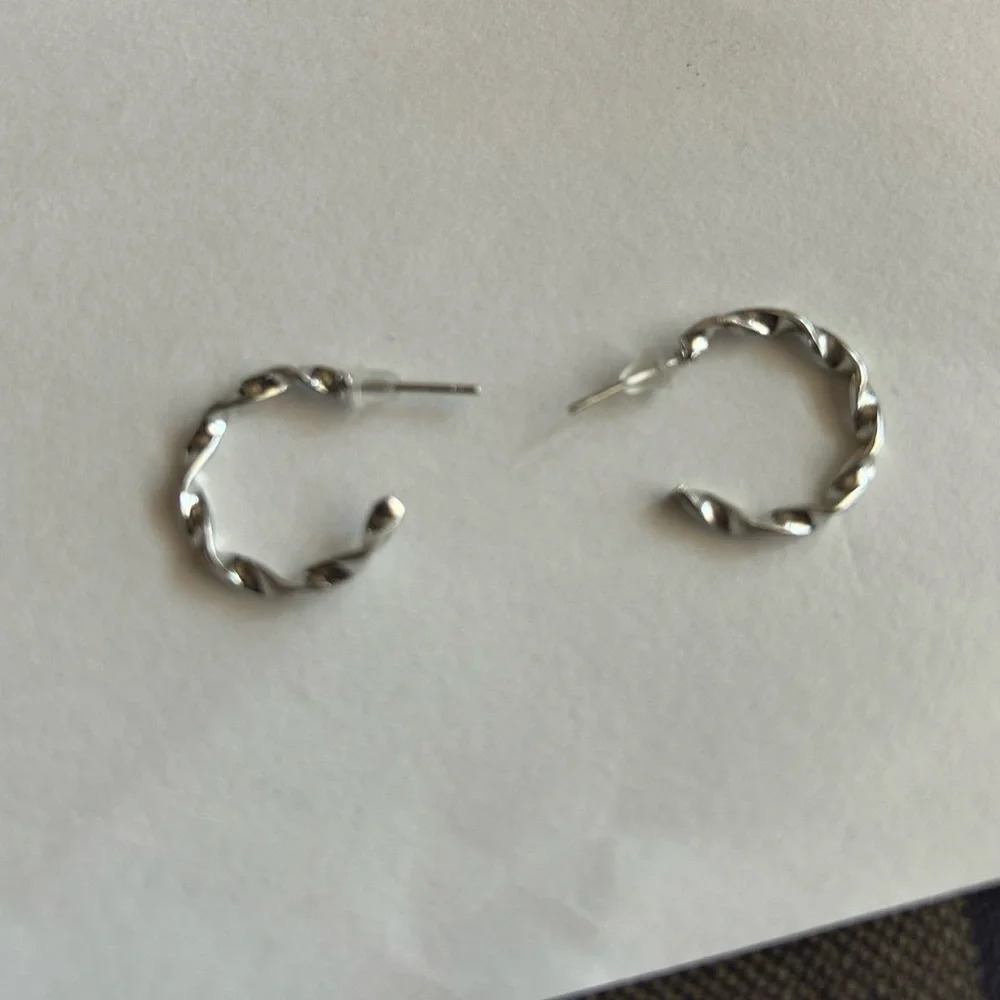 3/$20 Silver Tone Twisted Circular Hoop Stud Earrings 1” Pierced - Picture 2 of 3